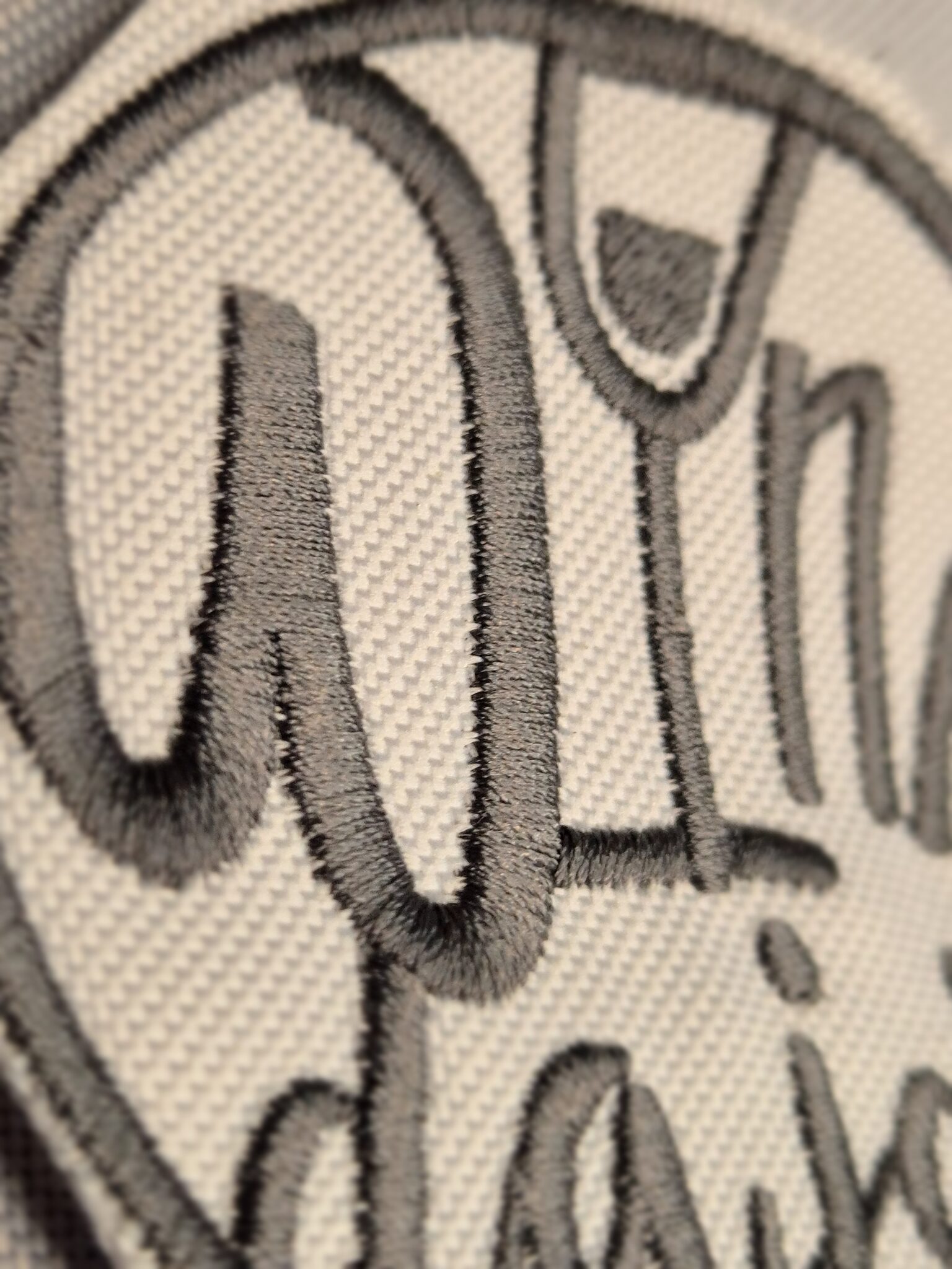 Haft na ubraniu pracowniczym